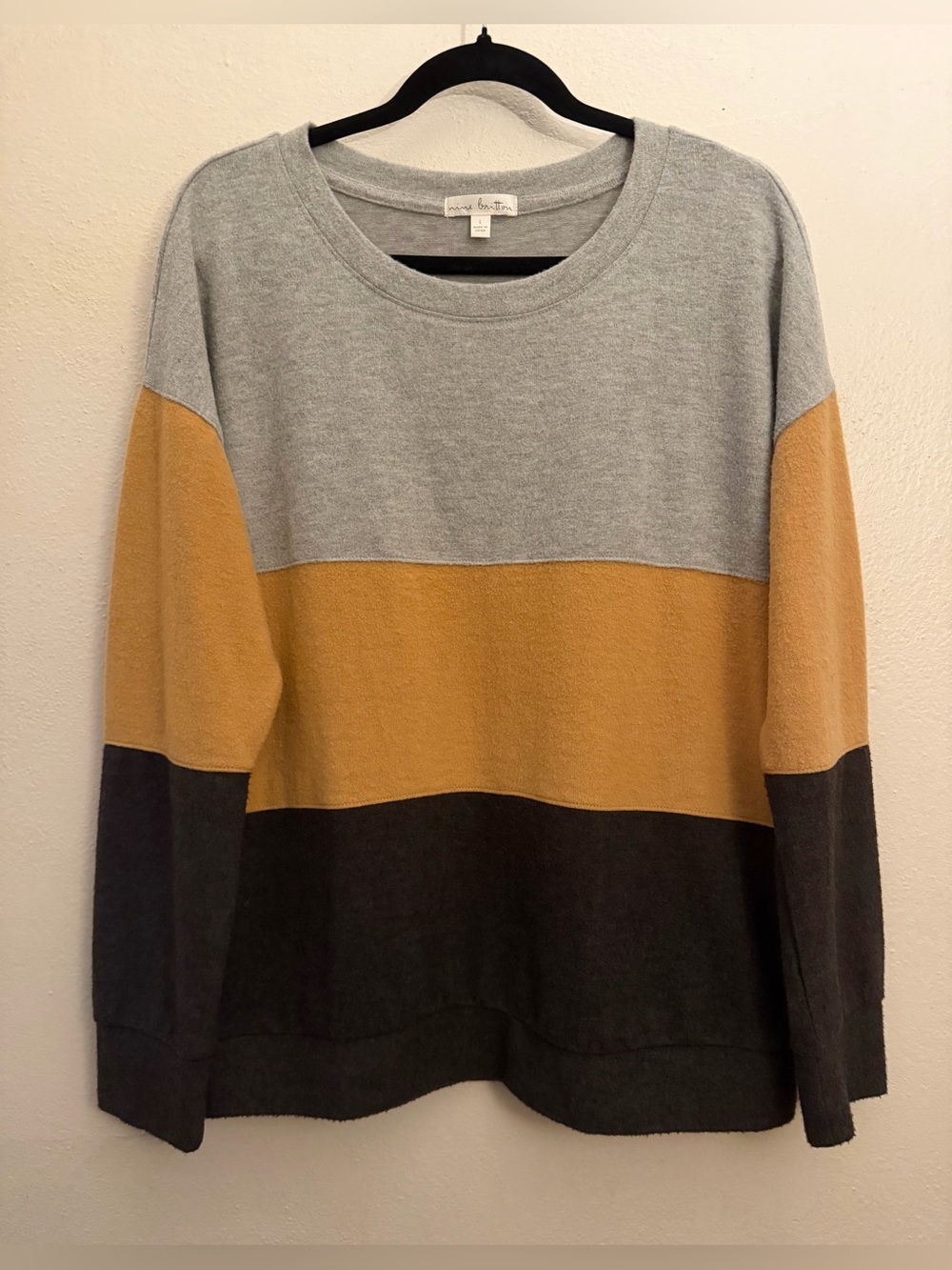 Nine Britton Crewneck Sweatshirt Fall Colors
Like New Autumn Top
Size Large